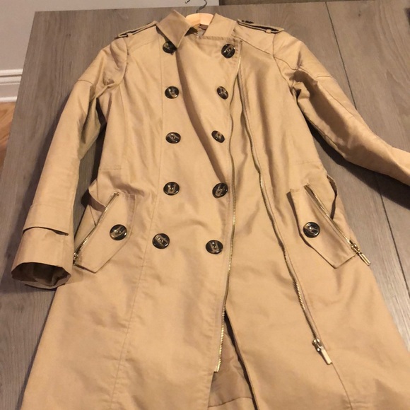 Beige trench coat - Picture 1 of 8